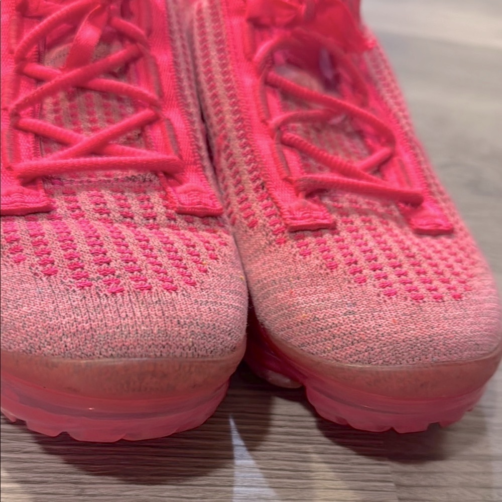 Nike VaporMax 6.5 Hyper Pink Athletic Sneakers Breathable Knit Upper - Picture 5 of 8